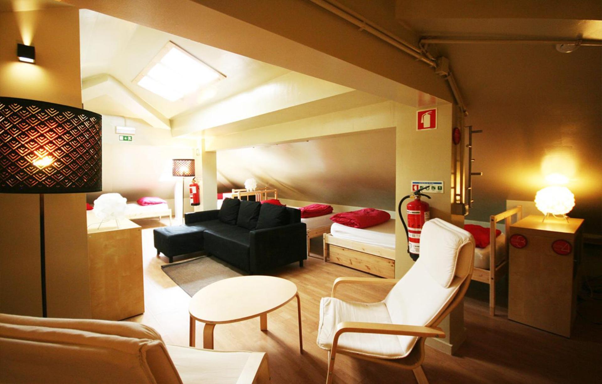 Bett im 12-Bett-Schlafsaal